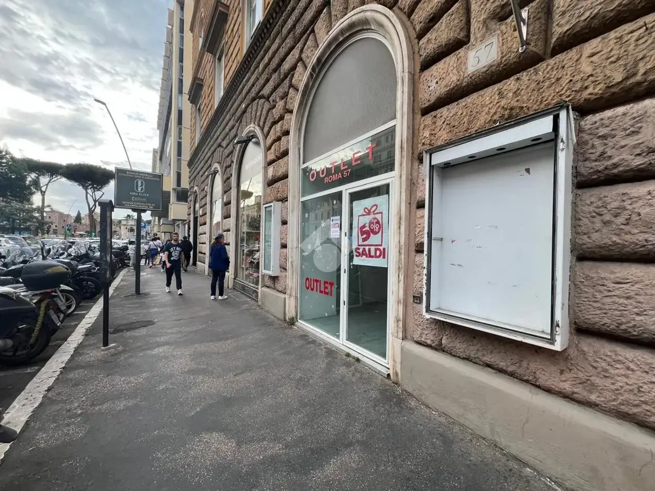 Negozio in Via Appia Nuova 57, Roma, {3} - Foto 1