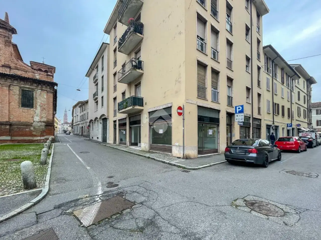 Negozio in Via Bernardino Ricca 13, Cremona, {3} - Foto 1