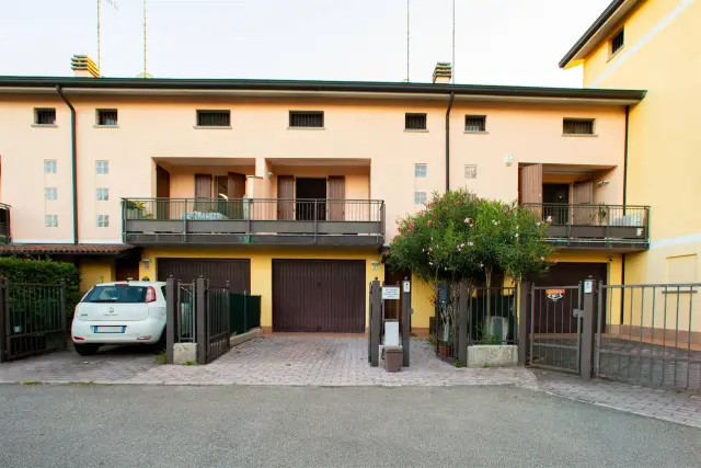 Terraced house, Correggio - Photo 1