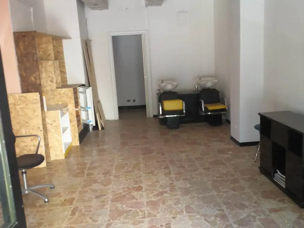 Negozio in , Modena, {3} - Foto 1