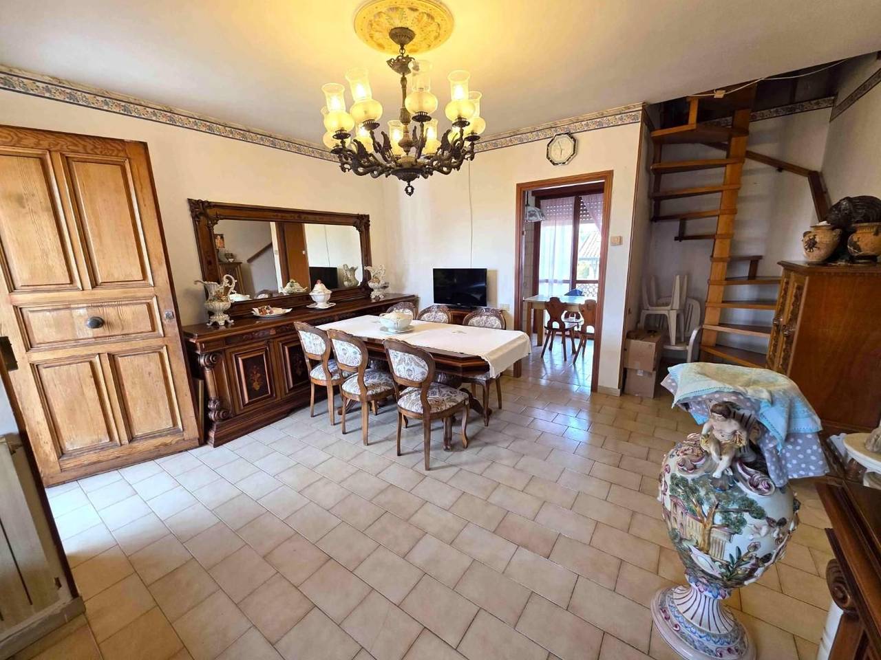 appartamento in vendita a Massa in zona Marina di Massa