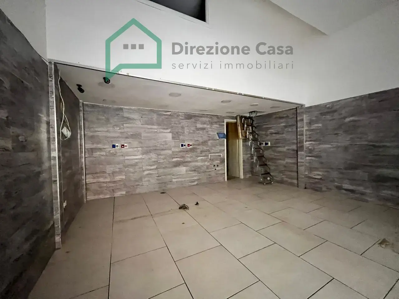 Negozio in Via Parma, Napoli, {3} - Foto 1