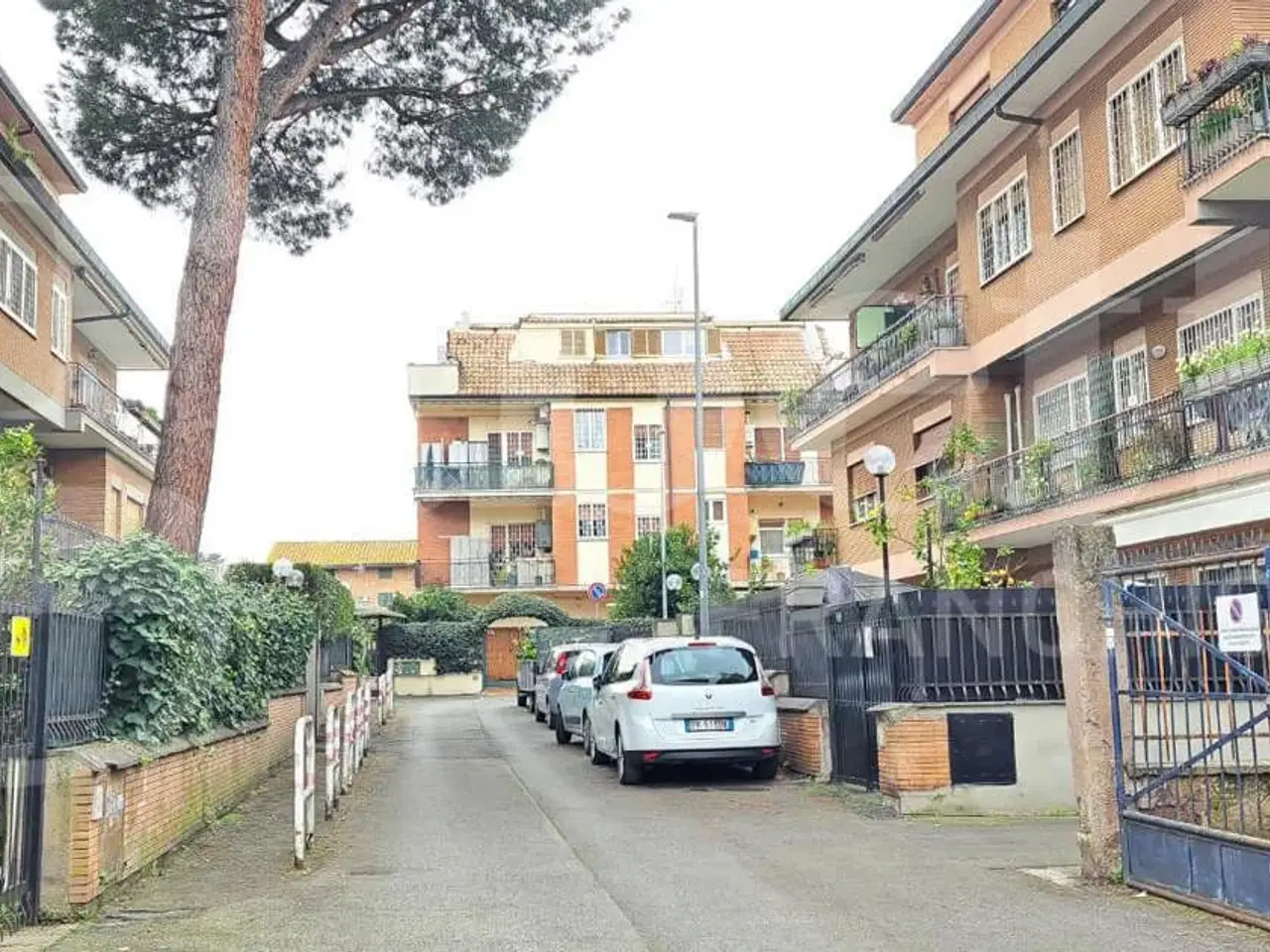 Magazzino in Via Corigliano Calabro 27, Roma, {3} - Foto 2