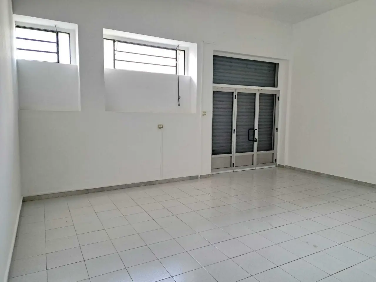 Negozio in Via del Pescara 5, Lanciano, {3} - Foto 1