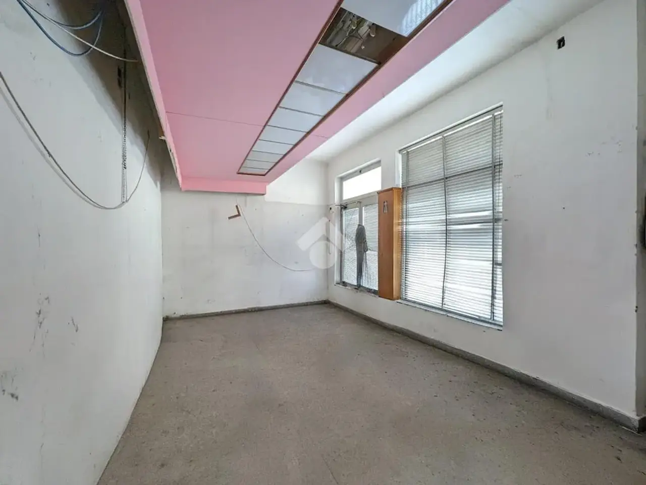 Negozio in Via della Libertà 26, Sant'Ilario D'Enza, {3} - Foto 1