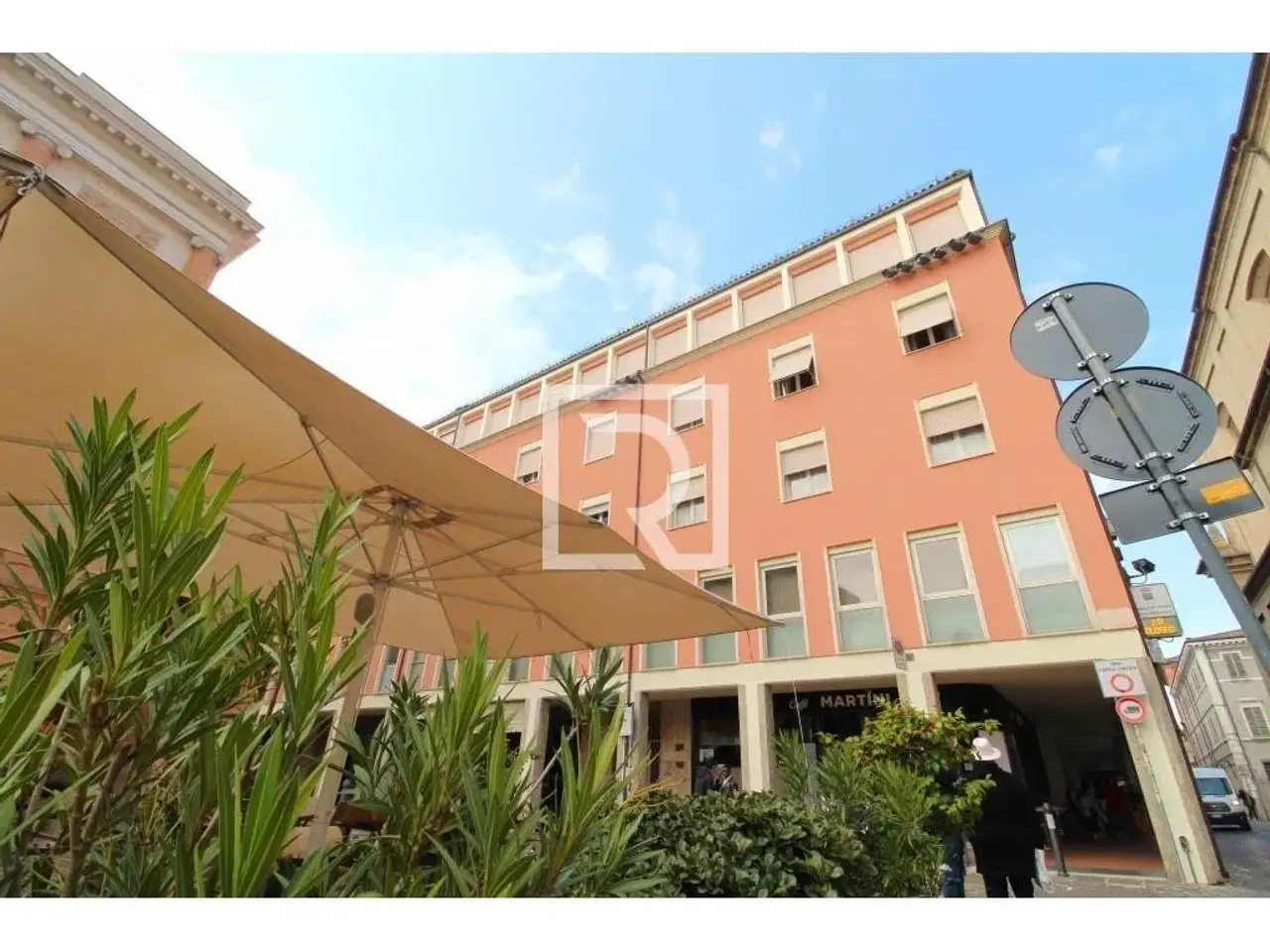 Negozio in Piazza Mario Guidazzi 9/C, Cesena, {3} - Foto 1