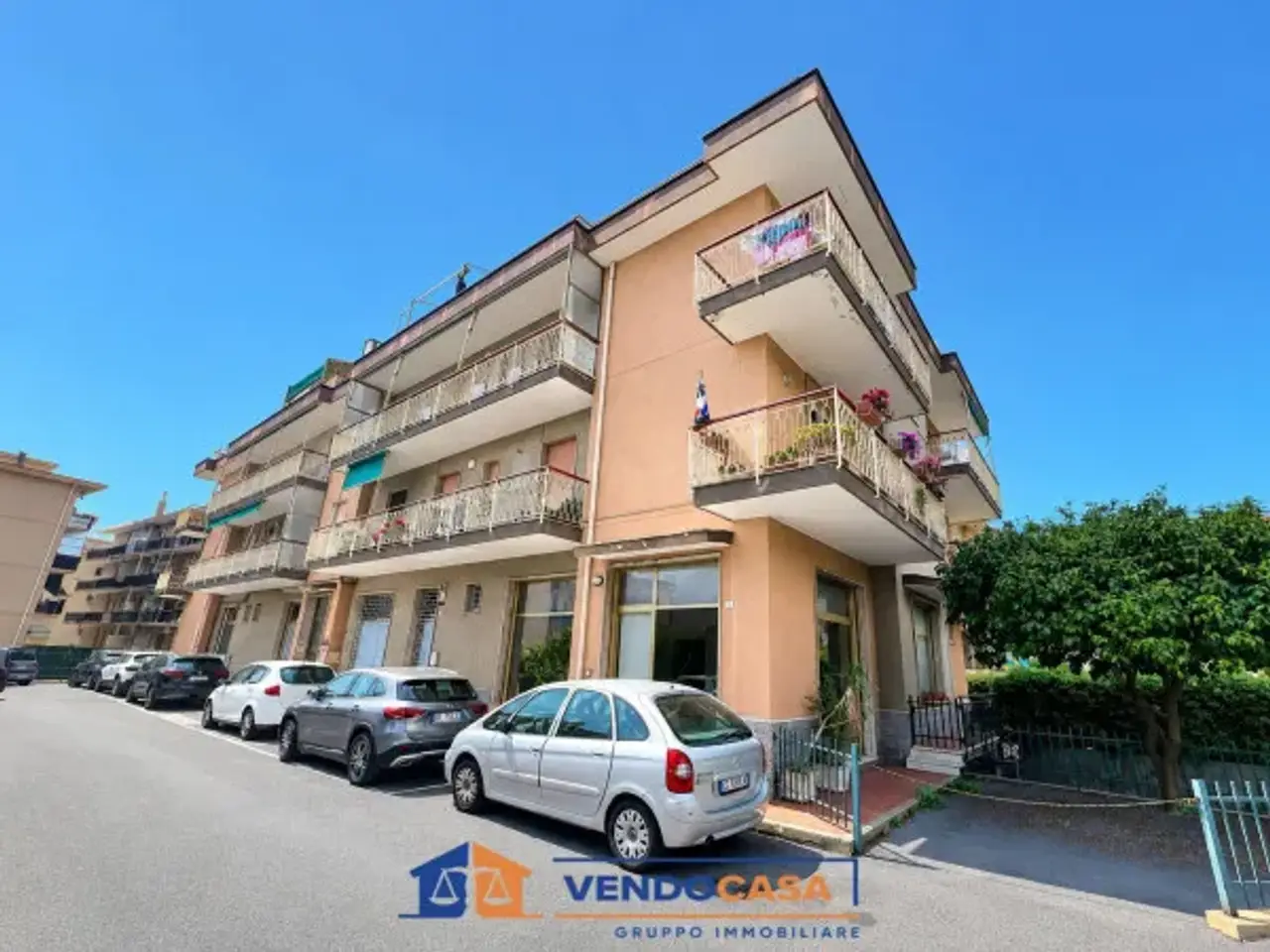 Negozio in Via Milano, Pietra Ligure, {3} - Foto 1
