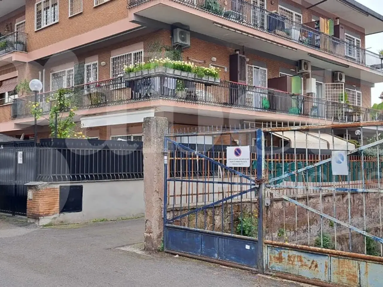 Magazzino in Via Corigliano Calabro 27, Roma, {3} - Foto 1