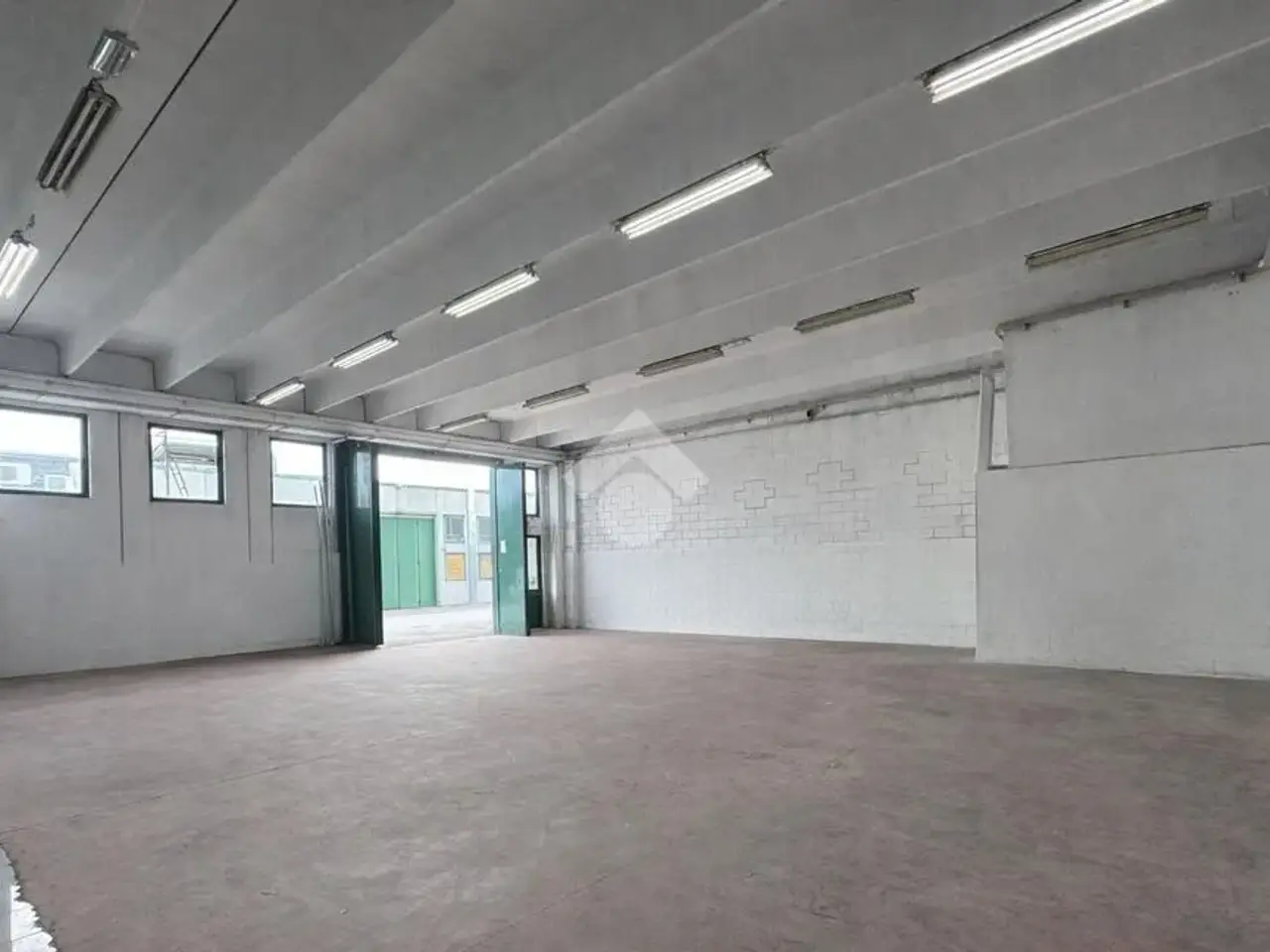 Negozio in Via Circonvallazione 18, Castelfranco Veneto, {3} - Foto 2