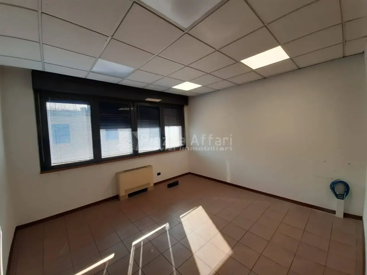Ufficio in Via Luigi Chiesi 7, Reggio nell'Emilia, {3} - Foto 2