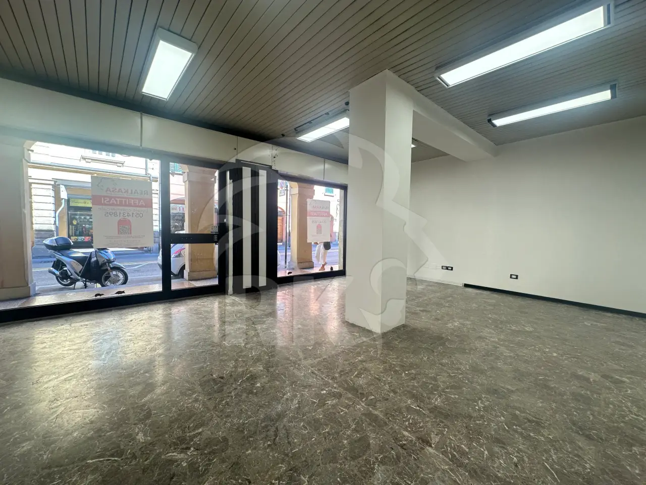 Negozio in Via Sant'Isaia 72, Bologna, {3} - Foto 1