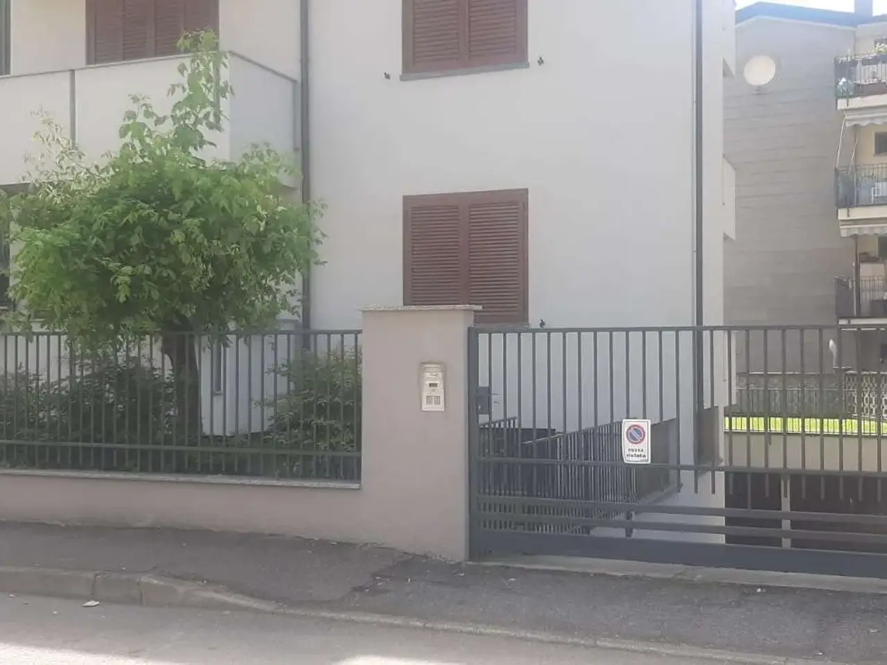 Magazzino in Via Solari  19, Varedo, {3} - Foto 1
