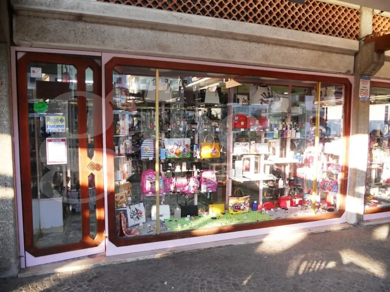 Negozio in Baia Domizia Centro, Viale degli Oleandri 9, Sessa Aurunca, {3} - Foto 1
