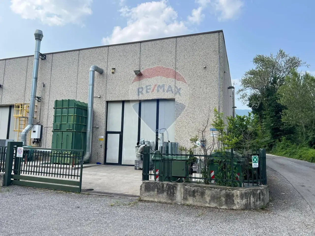 Capannone in Via delle Industrie 24, Casazza, {3} - Foto 1
