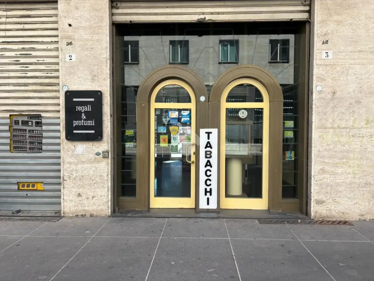 Negozio in Via Quattromani Sertorio 29, Cosenza, {3} - Foto 1