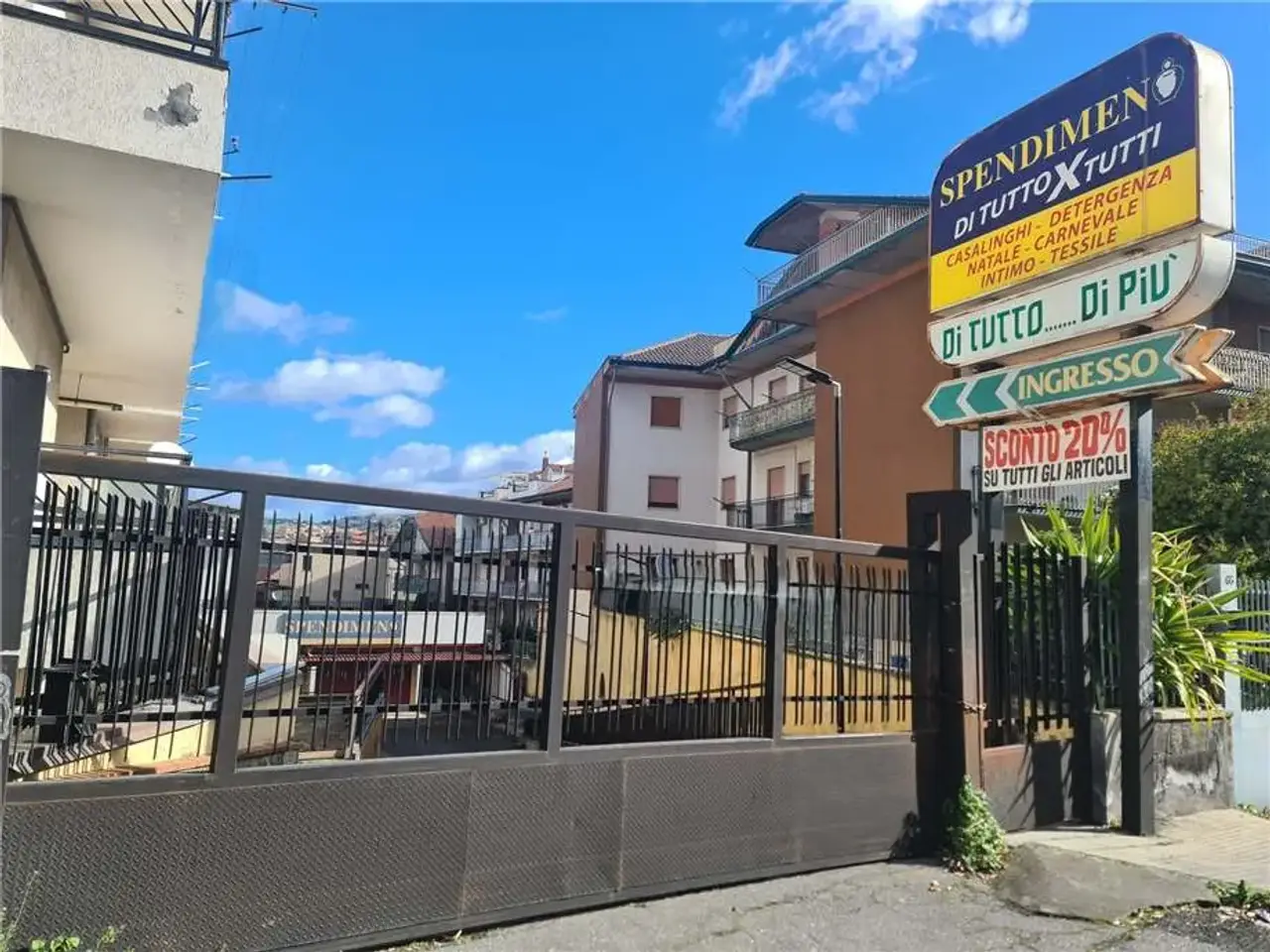 Negozio in Via Cavalieri di Vittorio Ven, Bronte, {3} - Foto 1