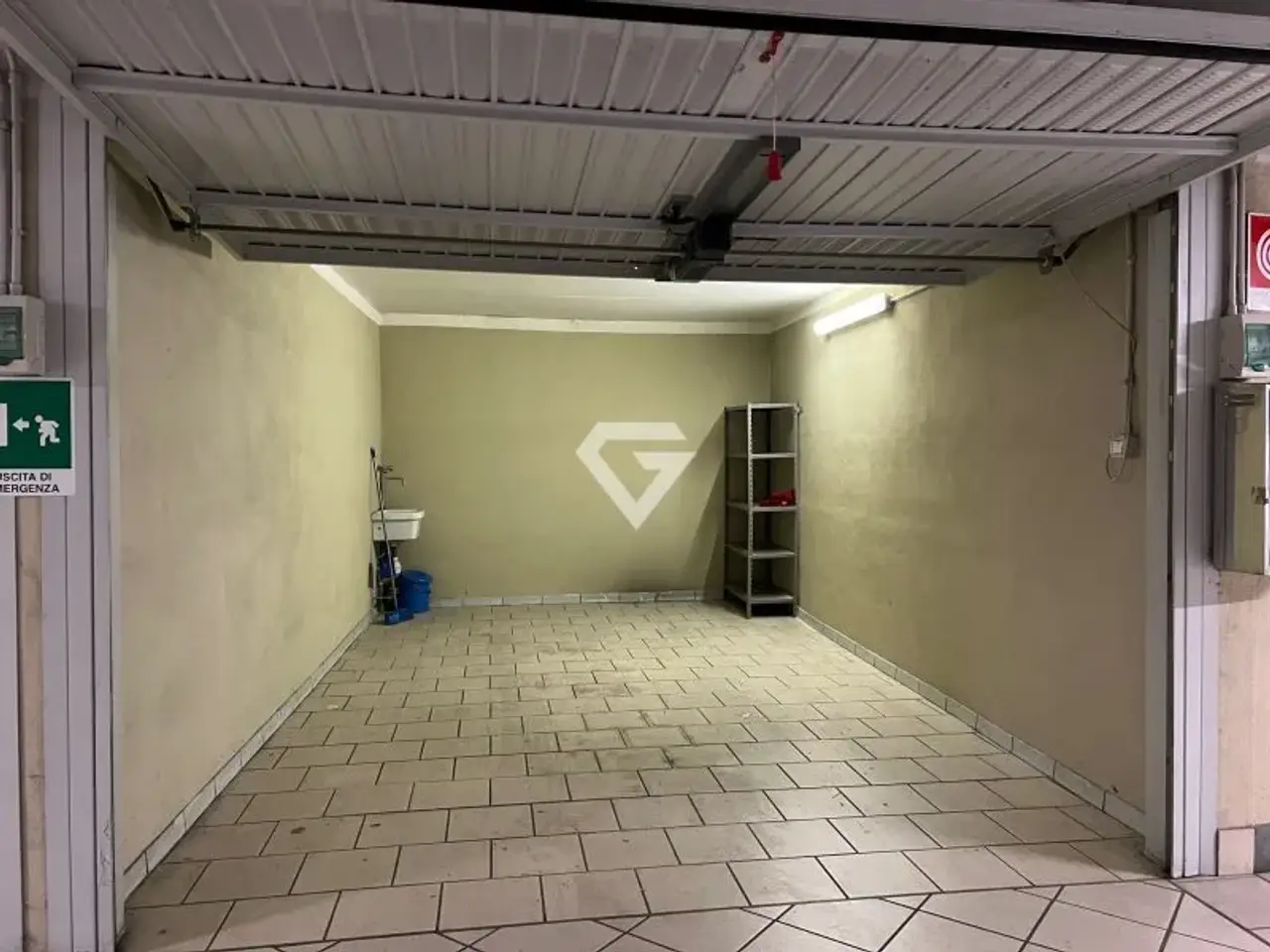 Parcheggio chiuso in Piazza Italia, Loano, {3} - Foto 1
