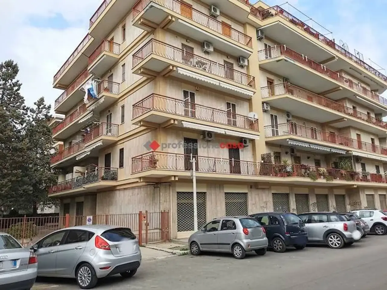Negozio in Via Mario d'Adduzio 28, Foggia, {3} - Foto 1