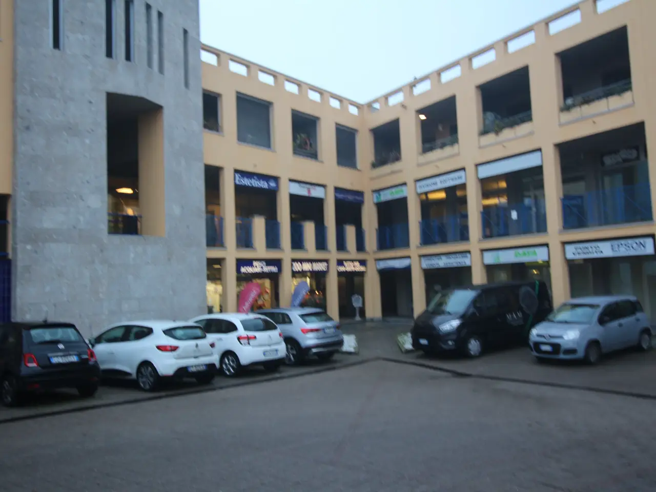 Negozio in Via Generale Giuseppe Sirtori, Casatenovo, {3} - Foto 1