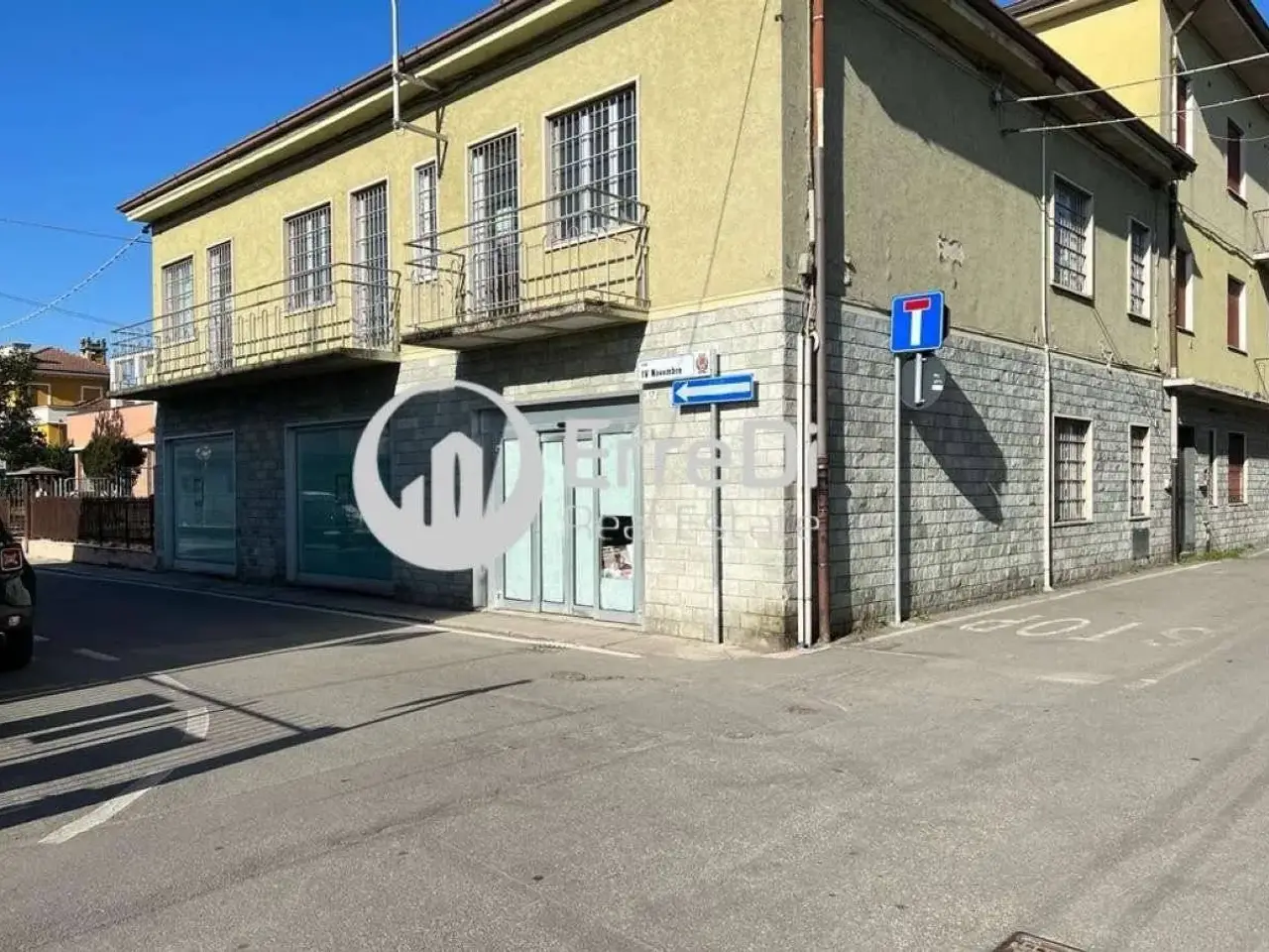 Locale commerciale in Via IV Novembre Bagnolo Cremasco, Bagnolo Cremasco, {3} - Foto 1