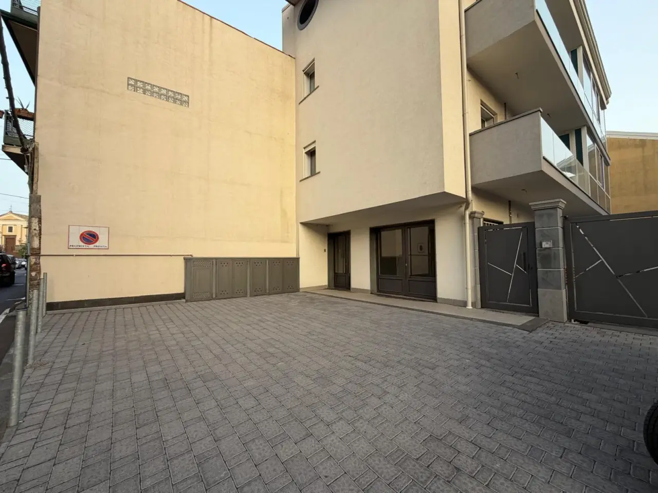 Palazzina commerciale in Via G. Marconi 9, Tremestieri Etneo, {3} - Foto 1