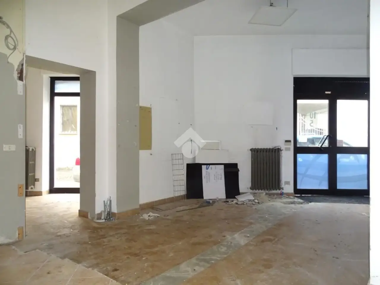 Negozio in Via Volturno 41, Alessandria, {3} - Foto 1