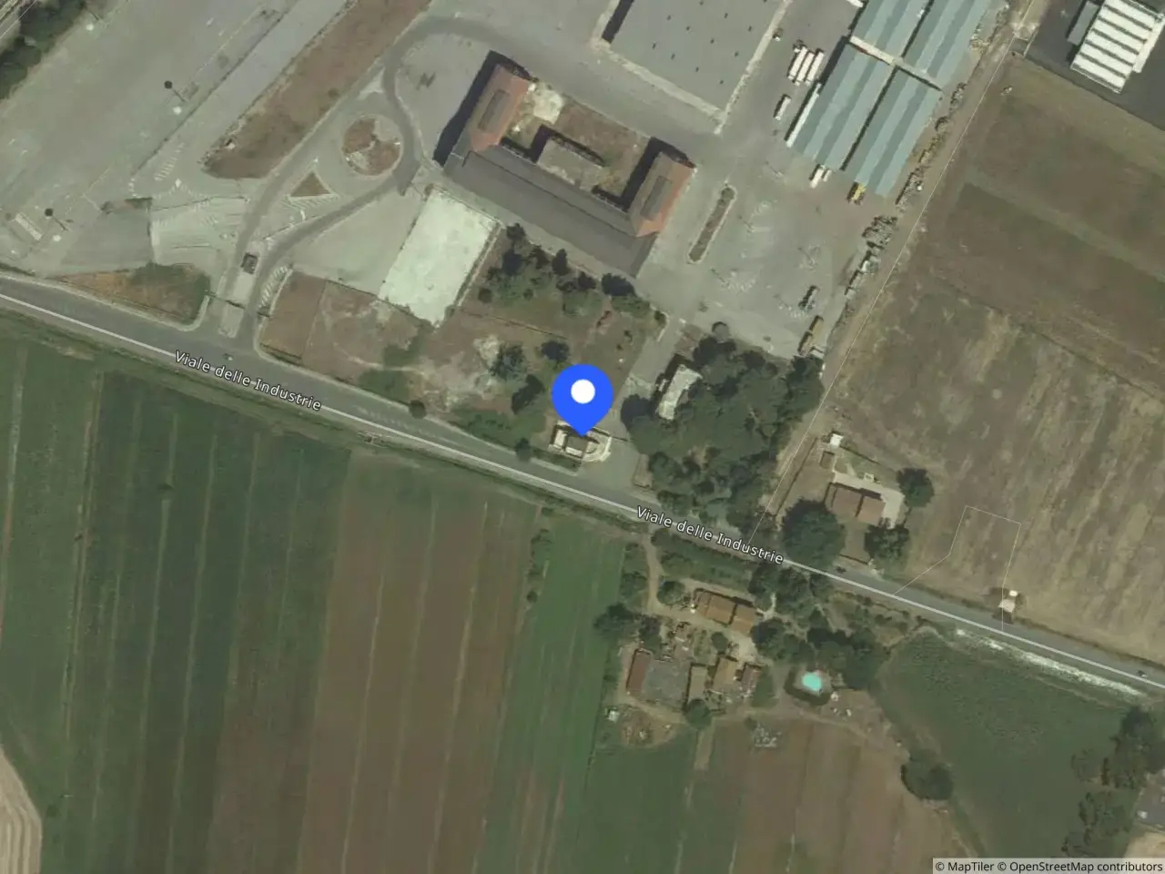 Fabbricato misto in Viale delle Industrie, 54, 04100 Latina Scalo Lt, Italia 54, Latina, {3} - Foto 1