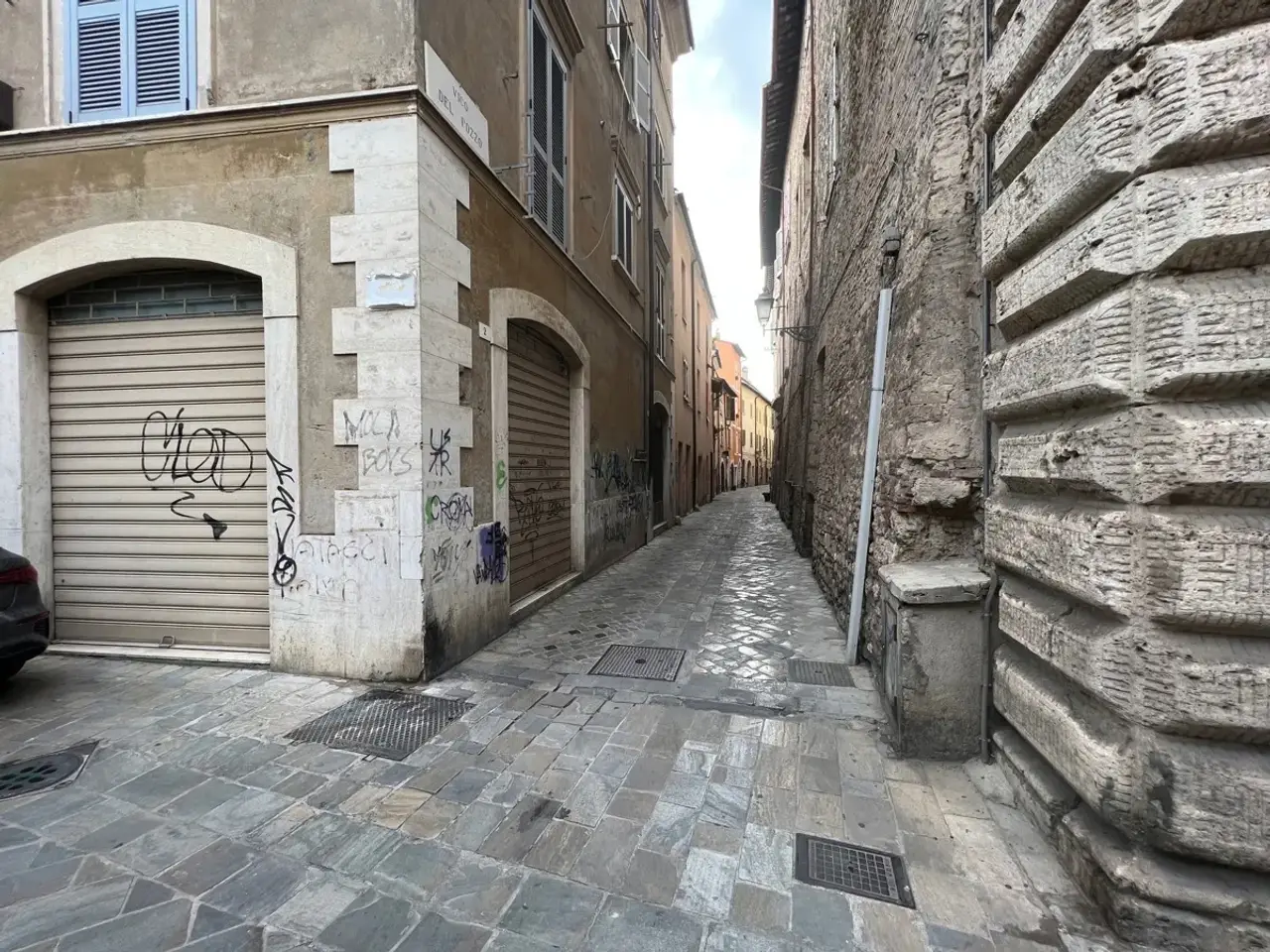 Negozio in Locale Via Tre Colonne 13, Terni, {3} - Foto 1