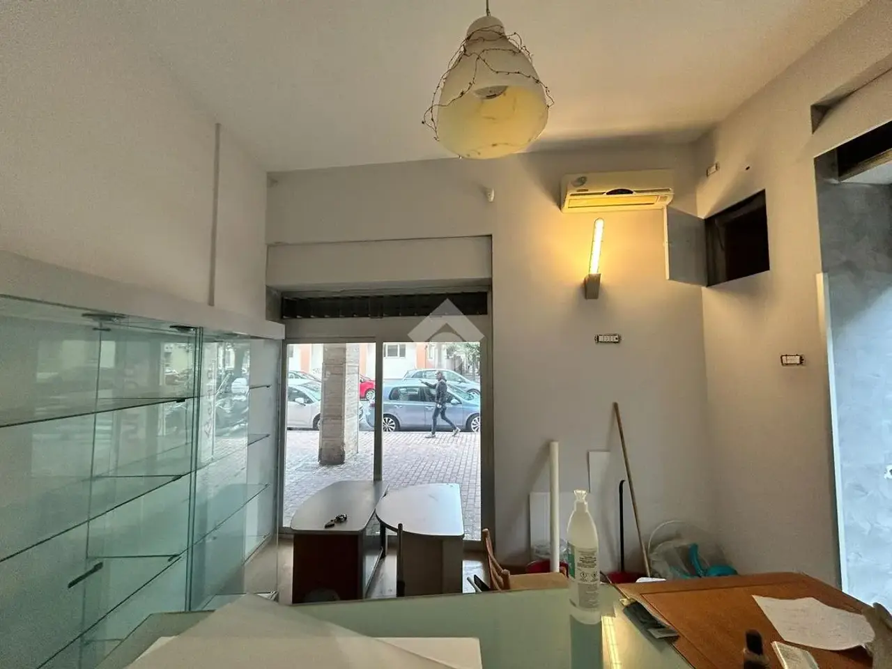 Negozio in Via Volontari della Libertà 1, Salerno, {3} - Foto 1