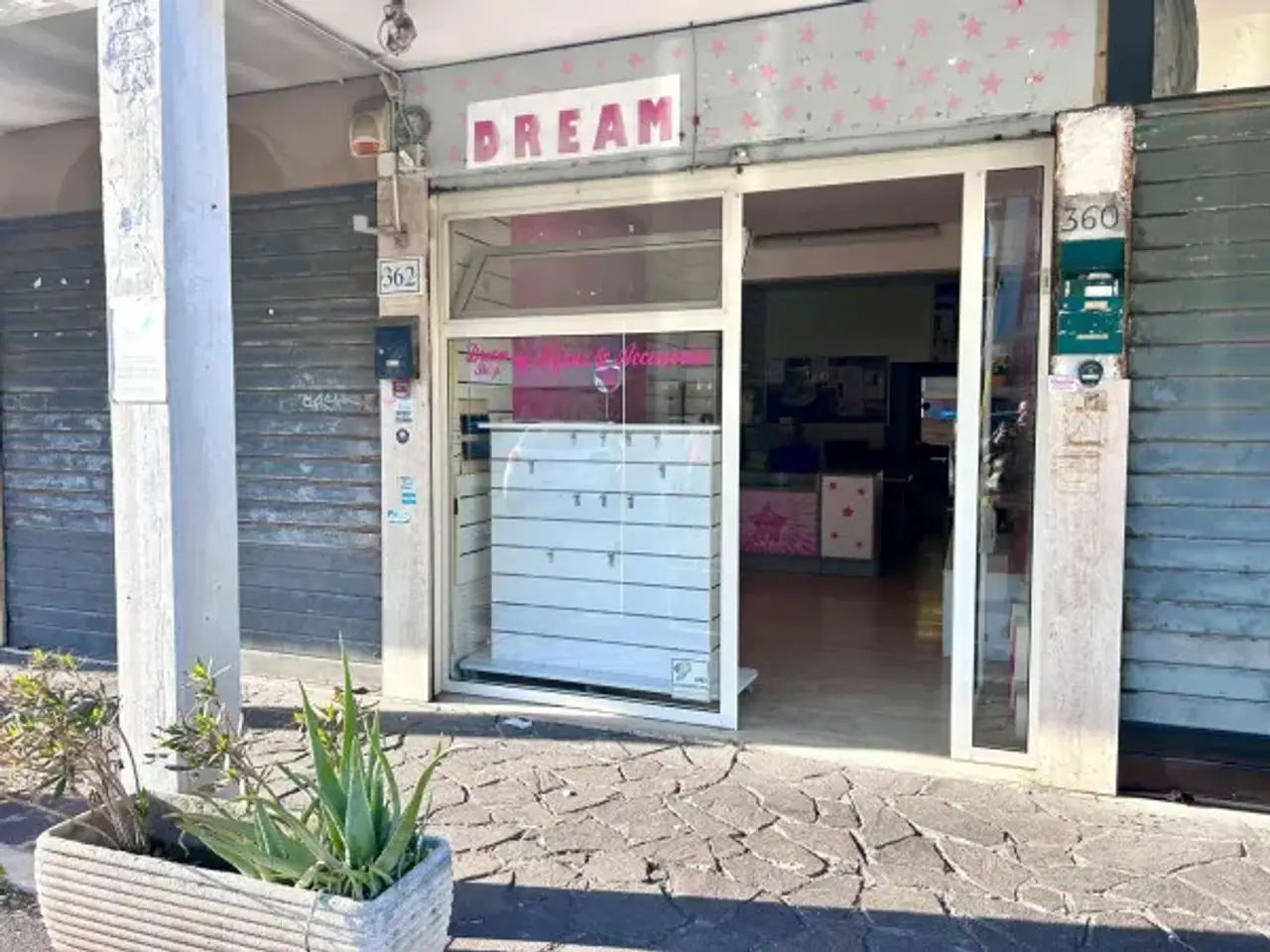 Negozio in Via delle Azzorre 360, Roma, {3} - Foto 2