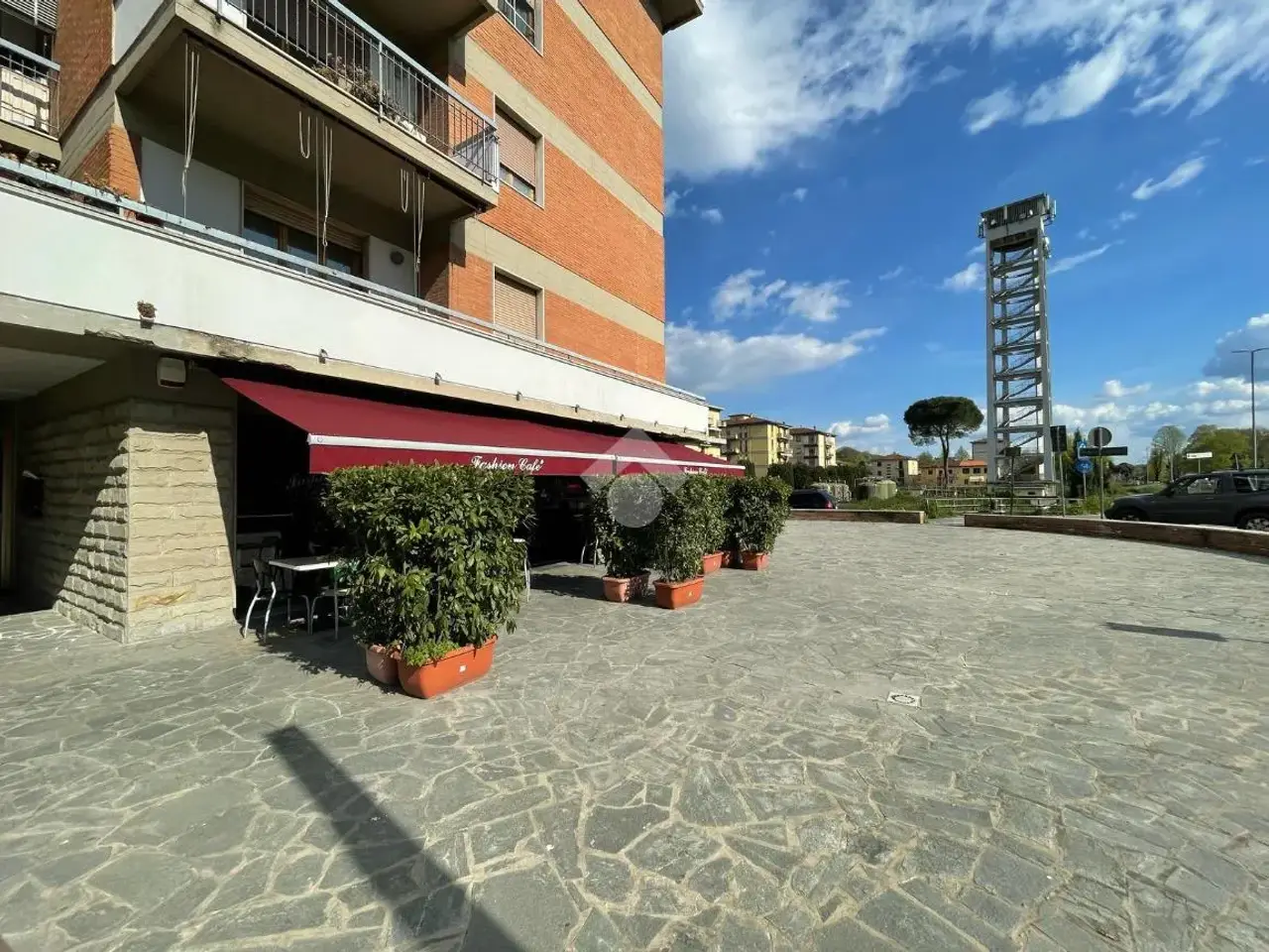 Negozio in Lungarno Sette Fratelli Cervi 2, San Giovanni Valdarno, {3} - Foto 2