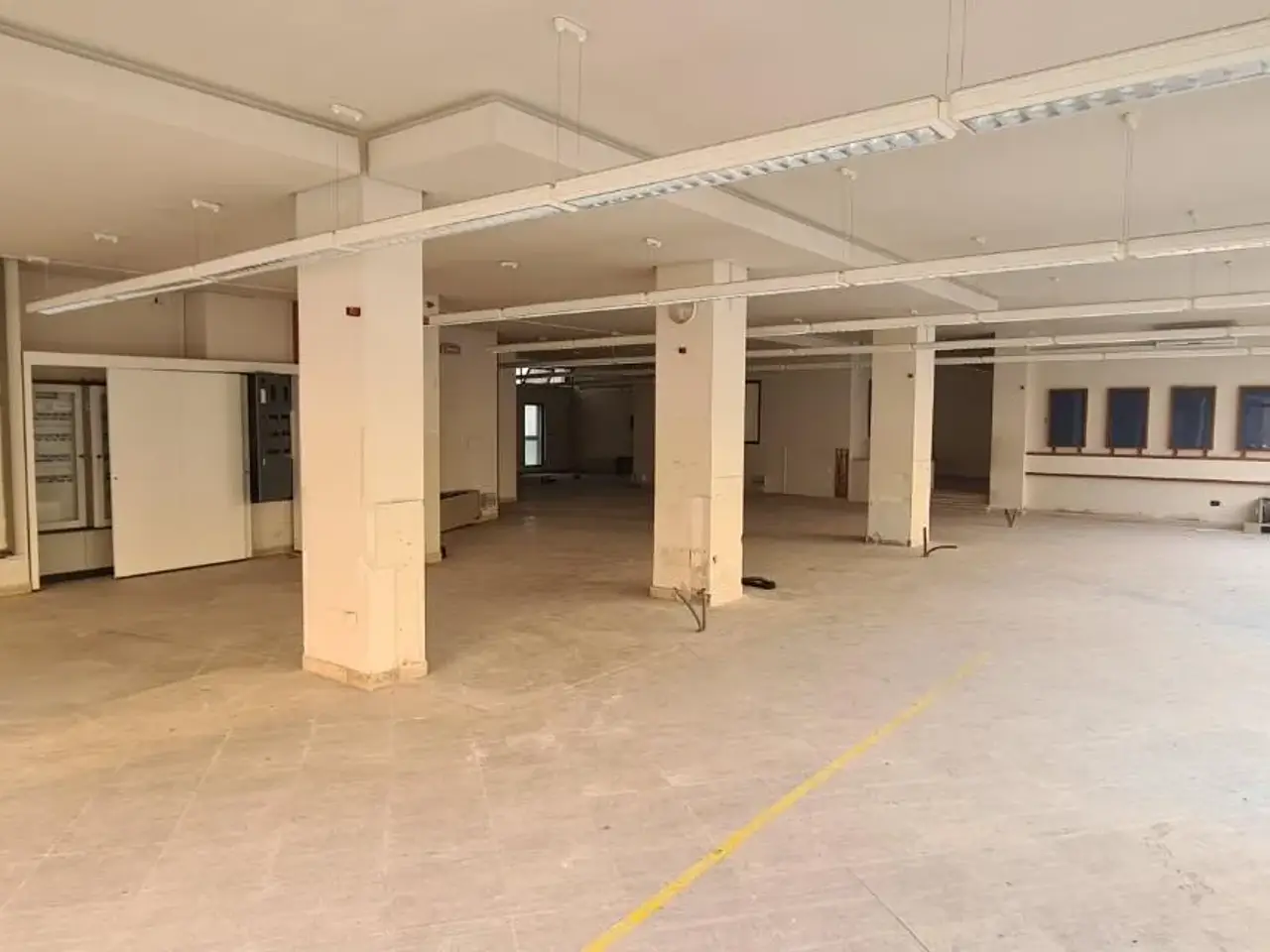 Locale commerciale in , Carrara, {3} - Foto 1