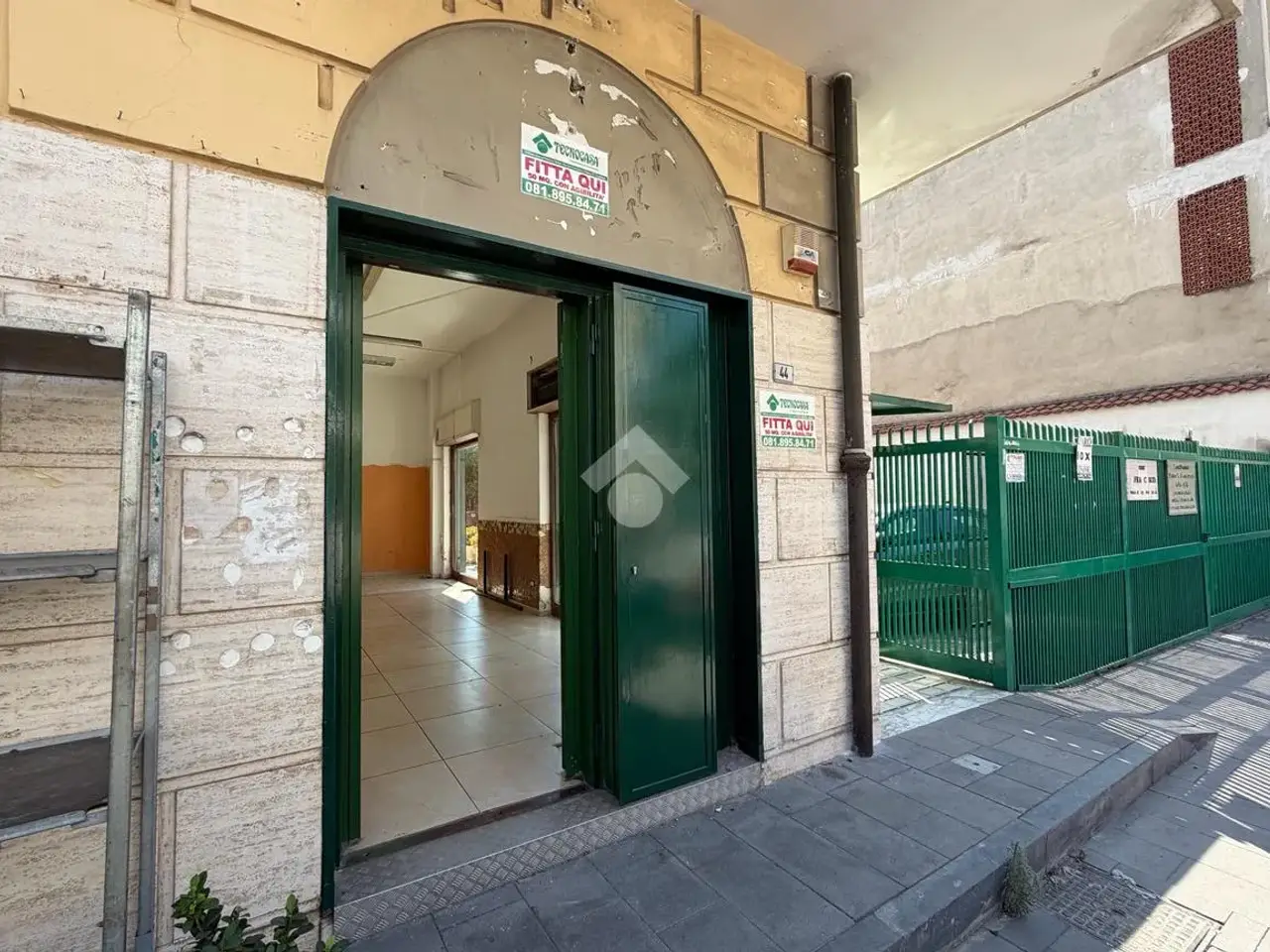 Negozio in Via San Francesco d'Assisi 44, Giugliano In Campania, {3} - Foto 2