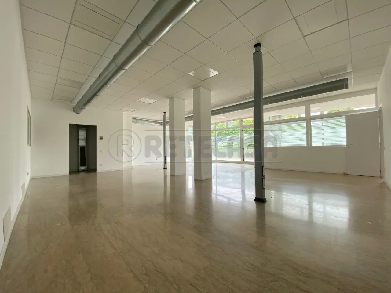 Palazzina commerciale in , Bassano Del Grappa, {3} - Foto 2