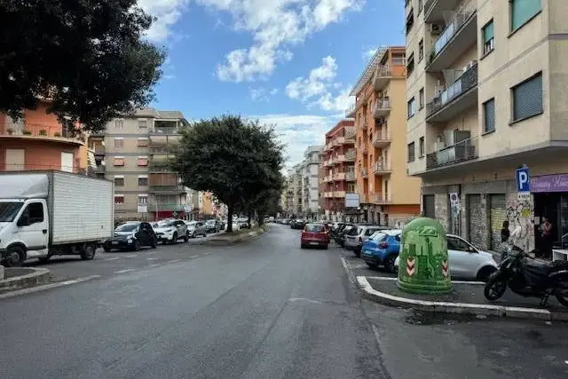 Negozio in {3}, Via Baldo degli Ubaldi - Foto 1