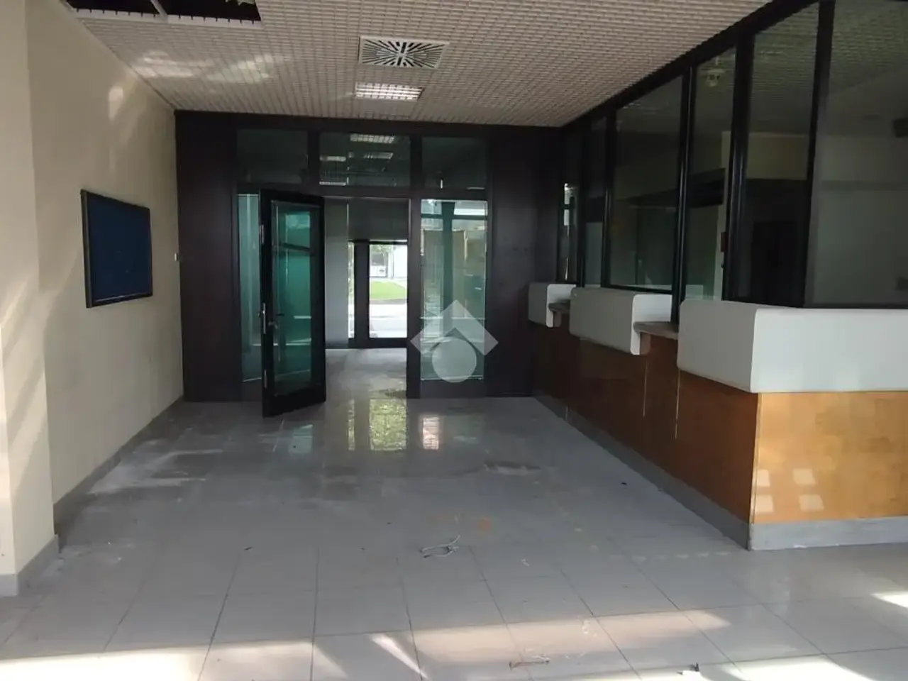 Negozio in Piazza Grandi 48, Solaro, {3} - Foto 1