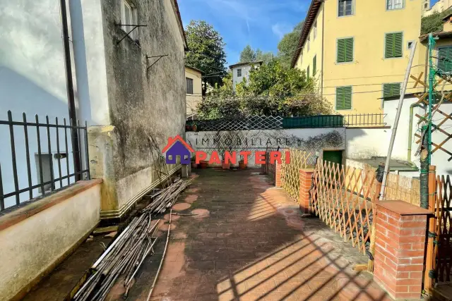 3-room flat in Piazza Santo Stefano, Pescia - Photo 1