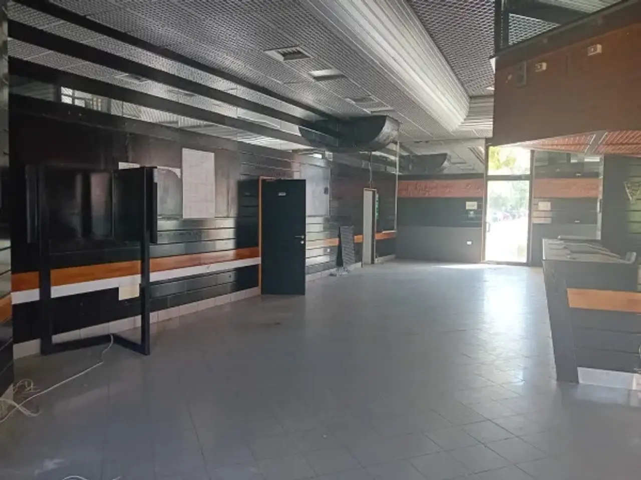 Negozio in Viale Edmondo De Amicis, Carpi, {3} - Foto 1