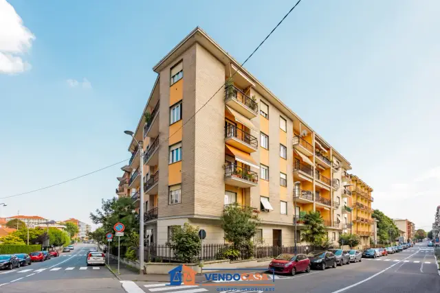 Vierzimmerwohnung in Viale Cavalieri d'Italia, Pinerolo - Foto 1