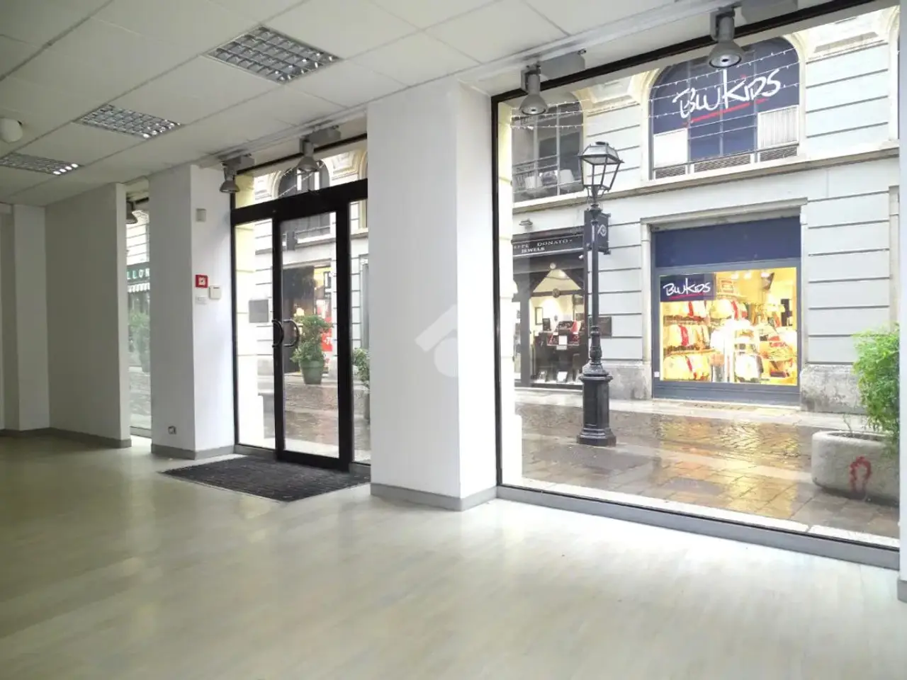 Negozio in Via Giovanni Migliara 35, Alessandria, {3} - Foto 1