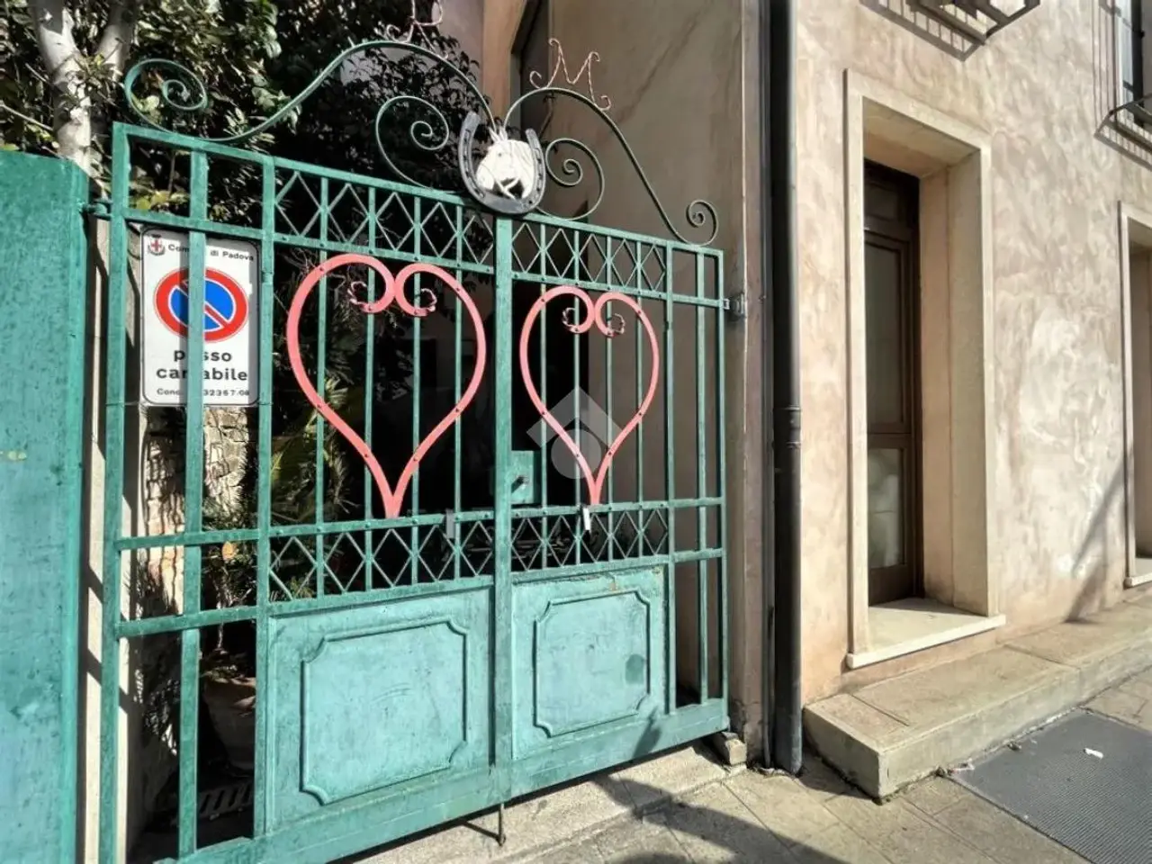 Negozio in Via Beato Luca Belludi 6, Padova, {3} - Foto 2