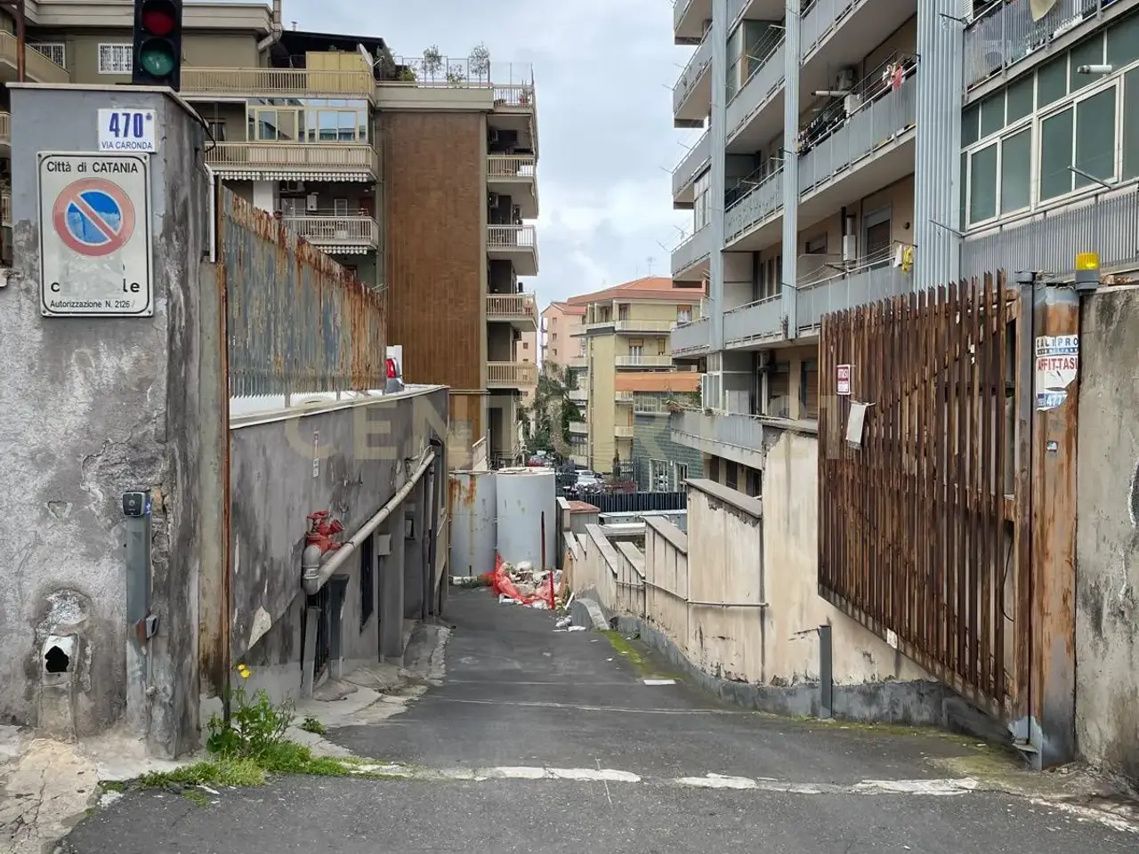 Parcheggio chiuso in Via Caronda 470, Catania, {3} - Foto 1