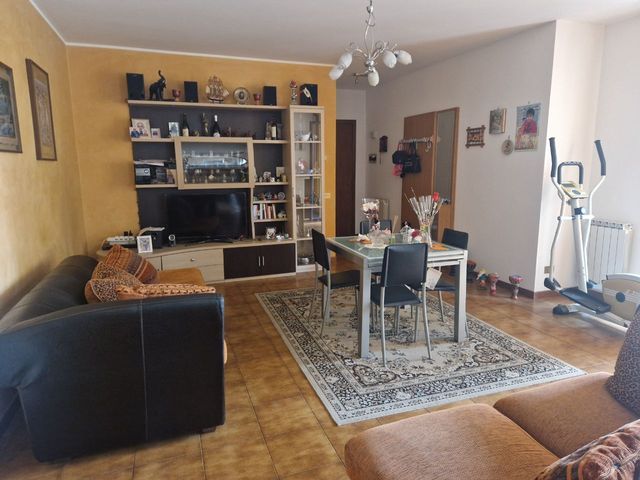 3-room flat in Via Aprica 1, Malnate - Photo 1