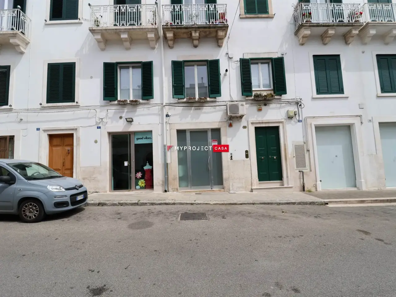 Negozio in Via Francesco Albanese, Martina Franca, {3} - Foto 1
