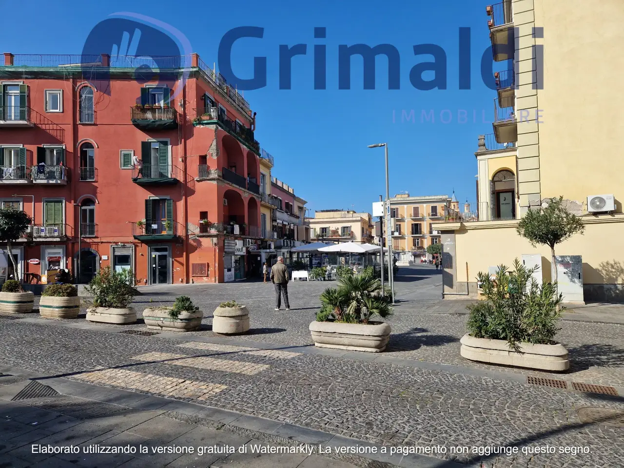Negozio in P.Zza della Repubblica 66, Pozzuoli, {3} - Foto 1