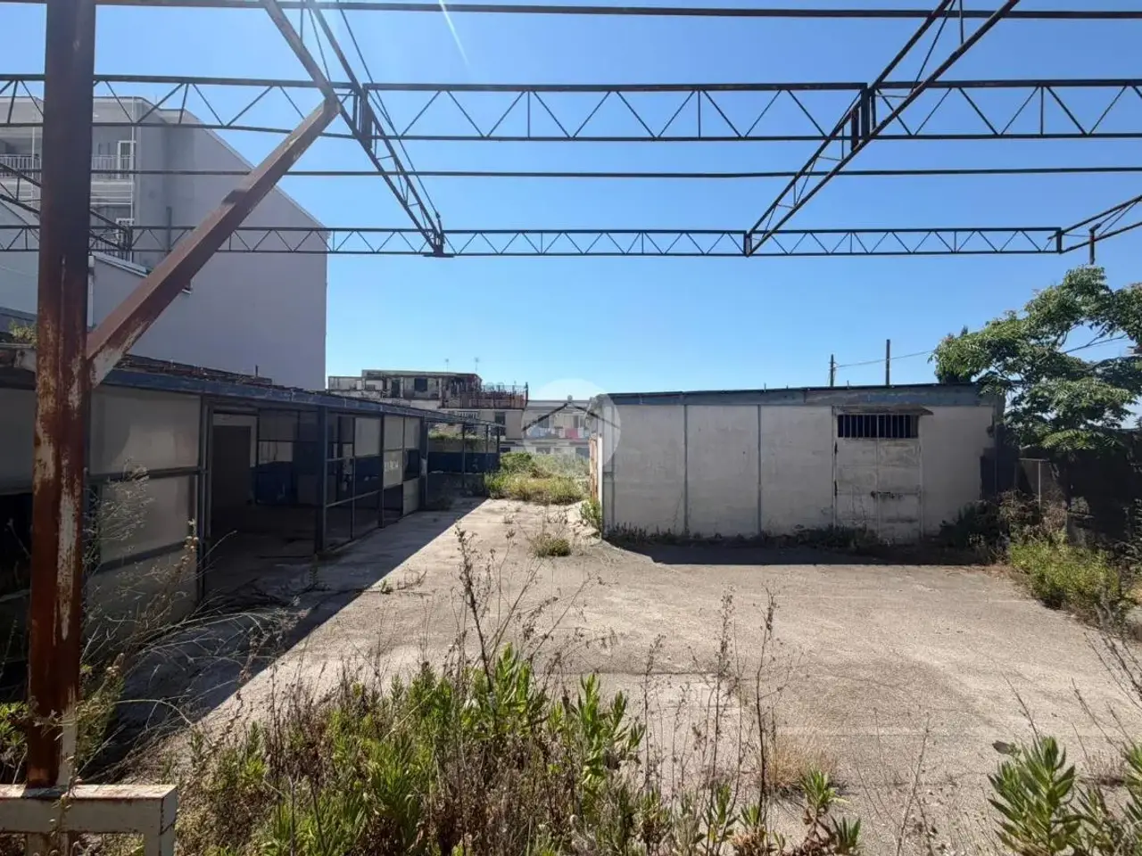 Palazzina commerciale in Via Nuova Poggioreale 120, Napoli, {3} - Foto 1