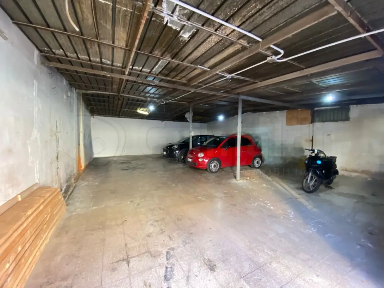 Parcheggio chiuso in , Giugliano In Campania, {3} - Foto 1