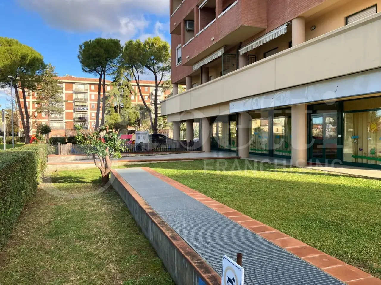Negozio in Via Sandro Pertini  139, Bastia Umbra, {3} - Foto 2