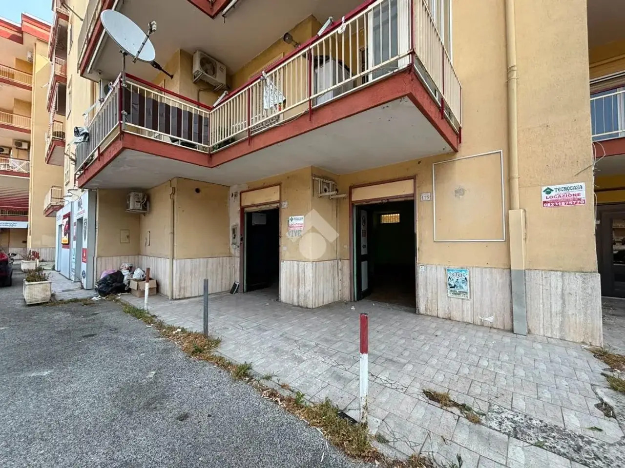 Negozio in Viale Carlo III 173, San Nicola La Strada, {3} - Foto 1