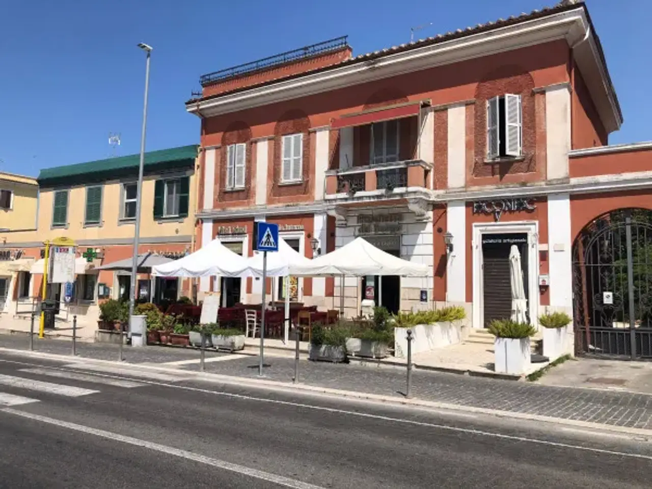 Ristorante in Viale dei Romagnoli 759, Roma, {3} - Foto 1